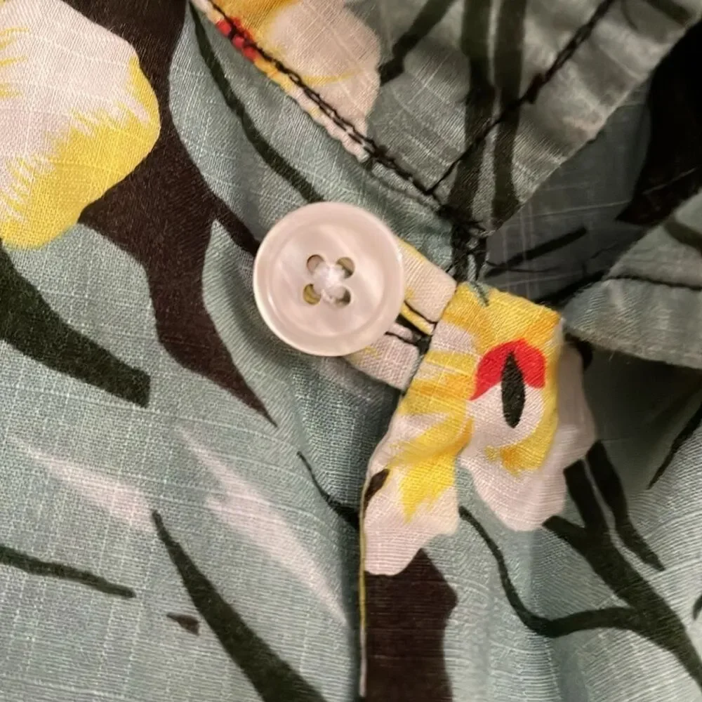 J. Crew Green and Black Hawaiian Floral Casual Button Up Shirt Mens Size Large